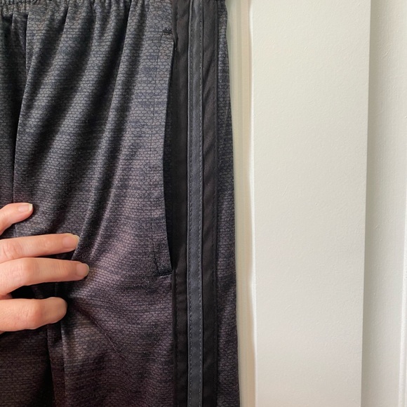 Spalding gray drawstring shorts. Size Medium. Side racer stripe. - Picture 4 of 8